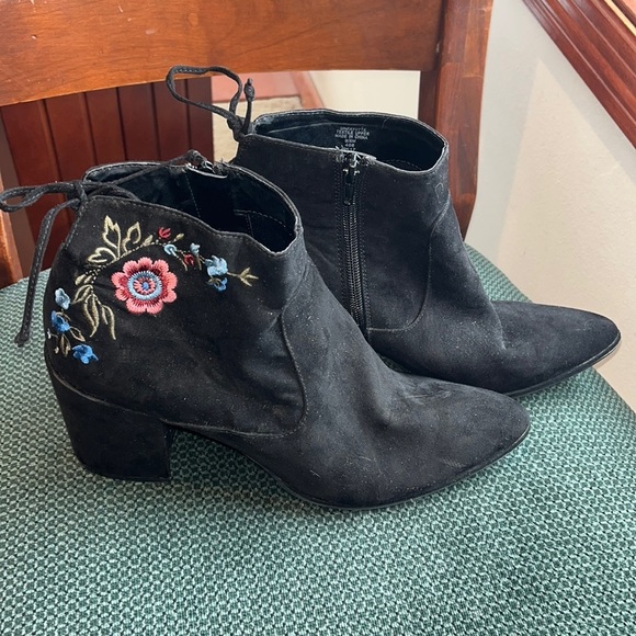 Unisa Shoes - Unisa Black Suede Like Embroidered Heeled Booties